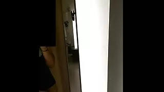 레그 브루나 갈색 머리 무료 porno 소녀는 행복을 껴안고