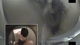 장교는 그녀가 분출 포르노 그녀의 입에 수탉과 함께 휴식을 취하기로 결정 직장에서 너무 피곤했다