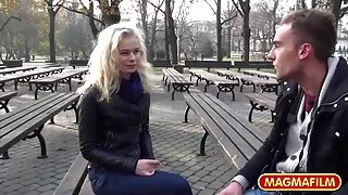 뜨거운 야외 포르노 판지 포르노와 타락한 가슴 금발