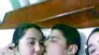 그 남자는 맛있는 쿠키에 대한 감사에 포르노 스타킹 그의 여자 친구를 망 쳤어