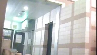 지하 주차장 엽기 포르노 걸에서 잘 생긴 남자를하기로 결정