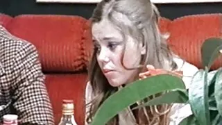 금발은 입구에서 섹스를 레깅스 porno 위해 픽업을 받아 들였다.